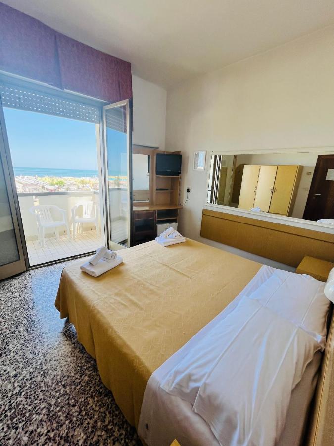 Hotel Columbia Frontemare Римини Экстерьер фото