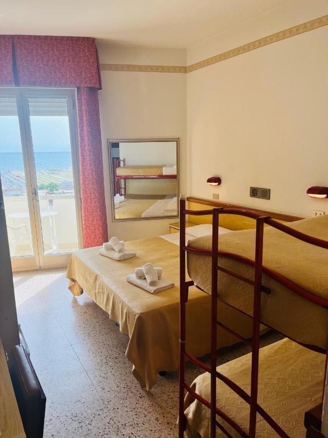 Hotel Columbia Frontemare Римини Экстерьер фото