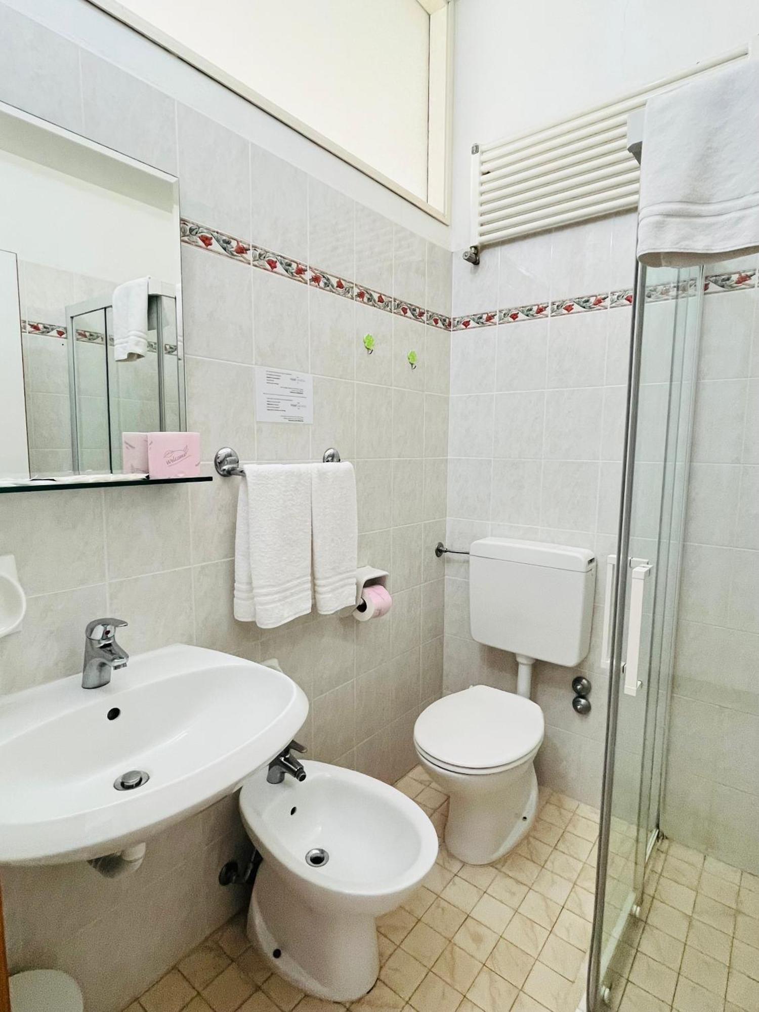 Hotel Columbia Frontemare Римини Экстерьер фото