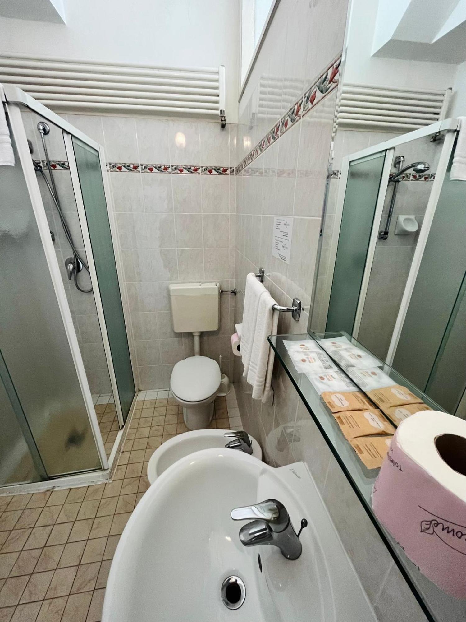 Hotel Columbia Frontemare Римини Экстерьер фото