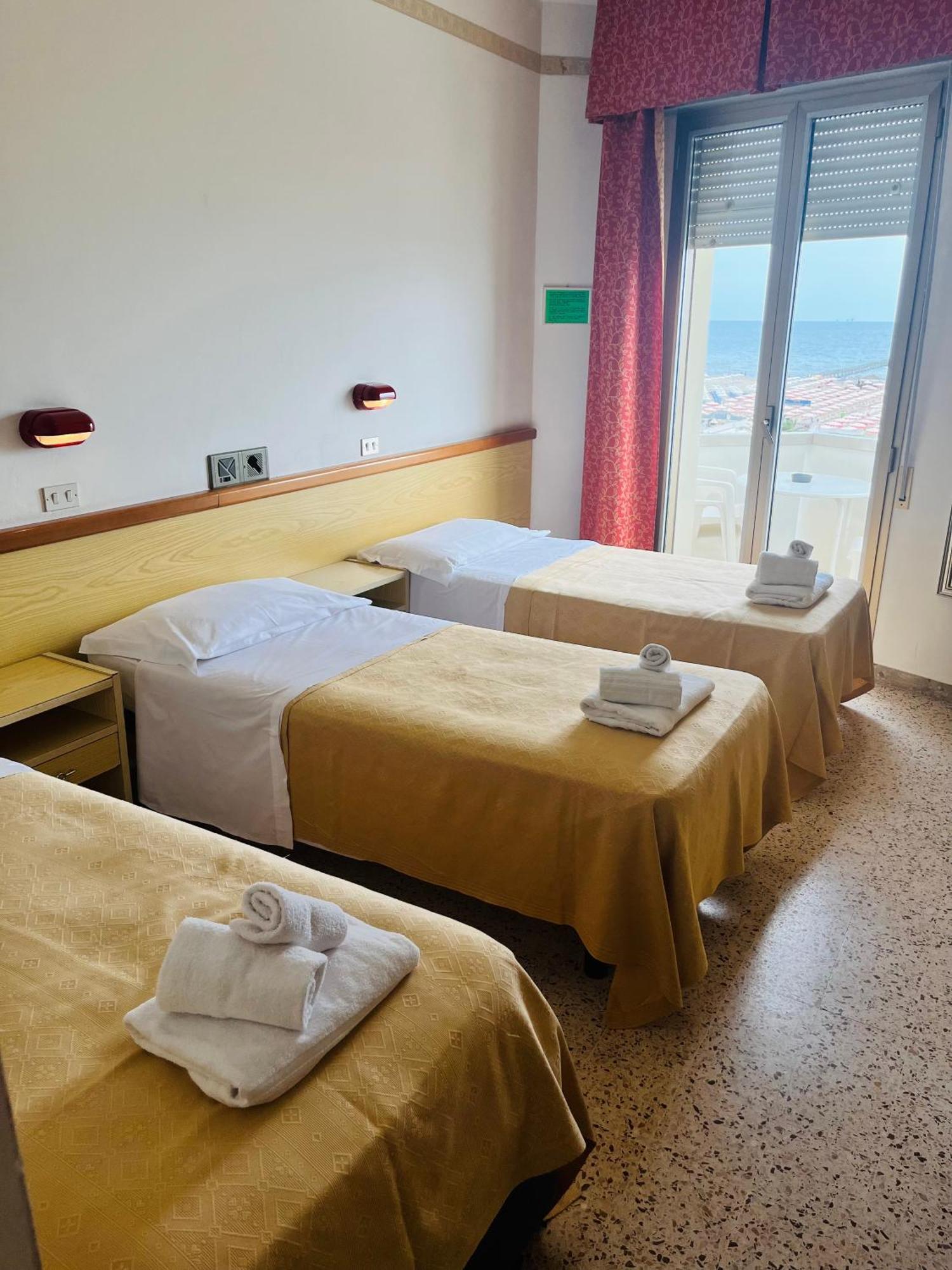 Hotel Columbia Frontemare Римини Экстерьер фото
