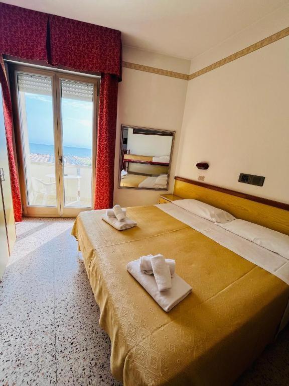 Hotel Columbia Frontemare Римини Экстерьер фото